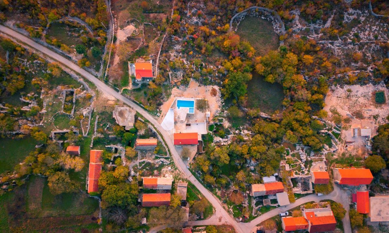 Vila Dvori Stipanovi With Heated Pool And Jacuzzi Donje Rascane Exteriér fotografie