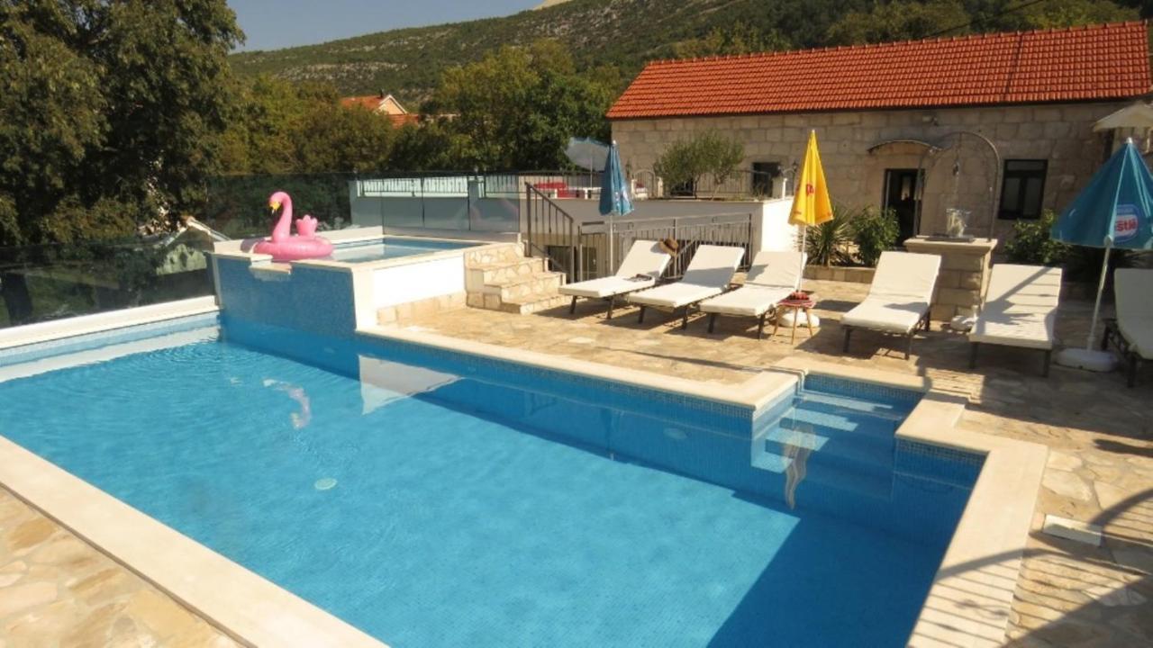 Vila Dvori Stipanovi With Heated Pool And Jacuzzi Donje Rascane Exteriér fotografie