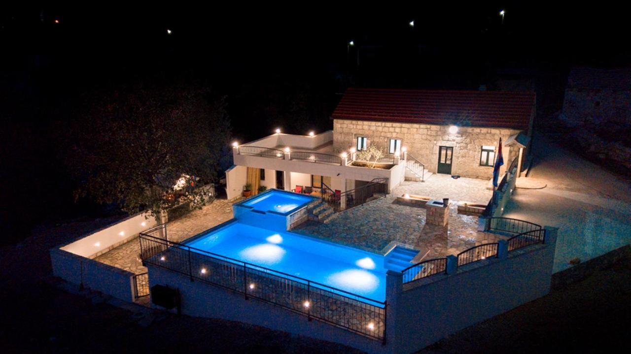 Vila Dvori Stipanovi With Heated Pool And Jacuzzi Donje Rascane Exteriér fotografie