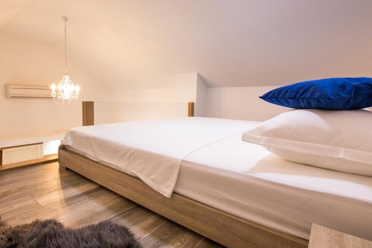 Vila Dvori Stipanovi With Heated Pool And Jacuzzi Donje Rascane Exteriér fotografie