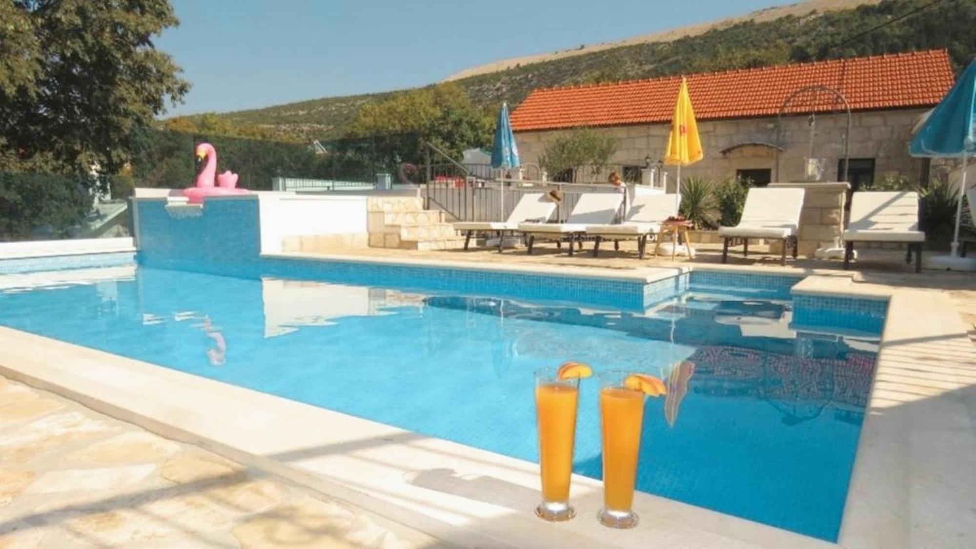 Vila Dvori Stipanovi With Heated Pool And Jacuzzi Donje Rascane Exteriér fotografie